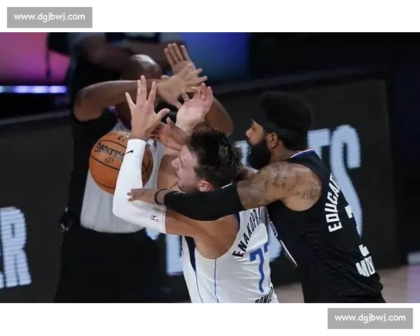 小莫里斯质疑约基奇对手质量：现代中锋竞争环境成就 “另类统治”